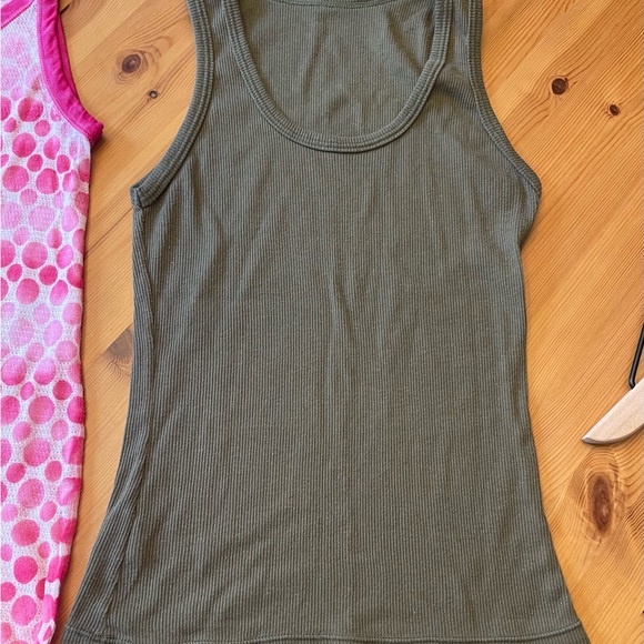 2 Tank Tops - Picture 5 of 6